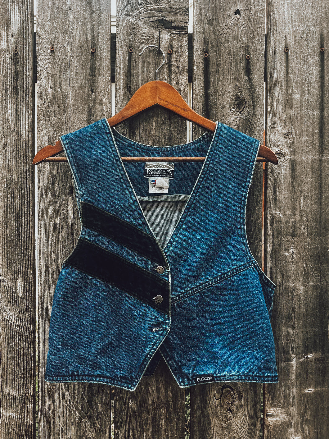 Rocky Mountains Denim Vest (size Medium)