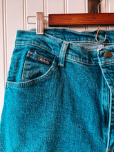 Load image into Gallery viewer, Wrangler Jeans—size 10
