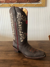 Load image into Gallery viewer, Brown Boots w/ Red Roses (#0076)
